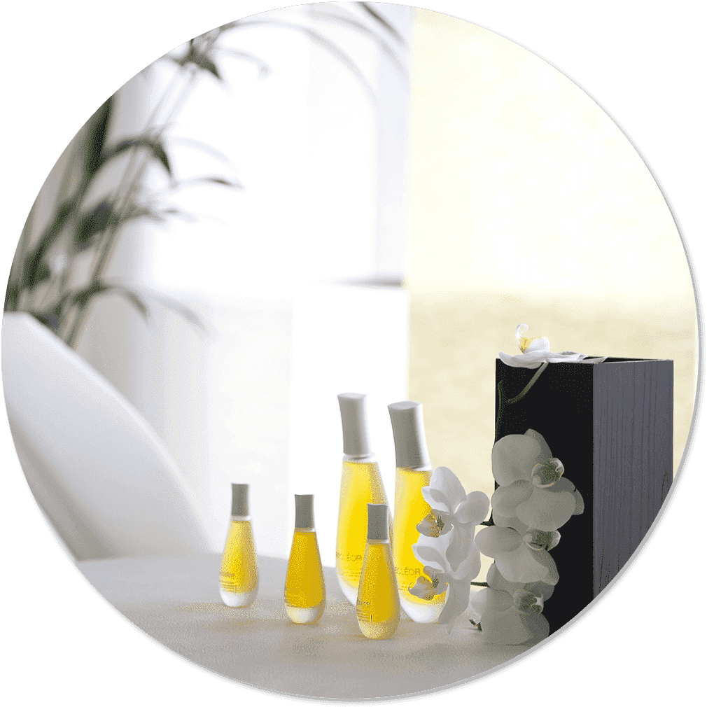 Kosmetikprodukte auf Liege