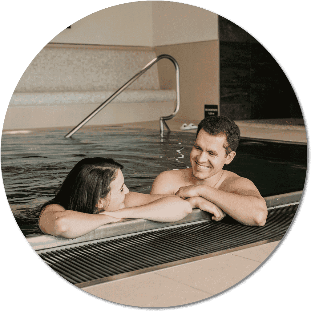 Pärchen im Schwimmbad