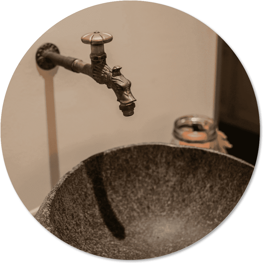 Trinkwasser aus der hauseigenen Quelle aus jedem Wasserhahn im Haus