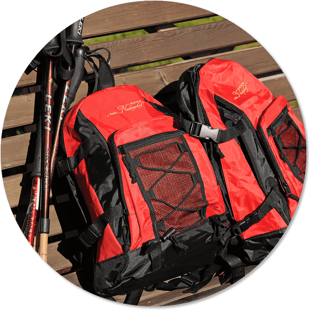 Wanderstöcke und Wanderrucksack