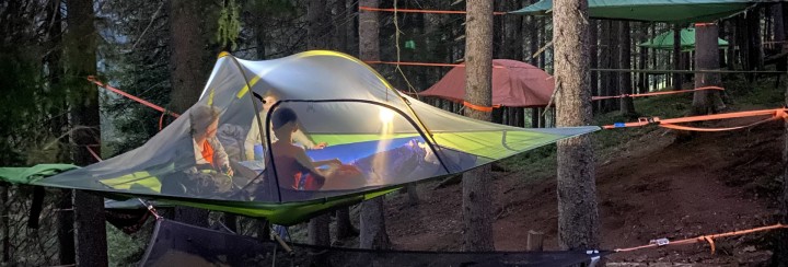  The tree tents at night © Mannitou Outdoor