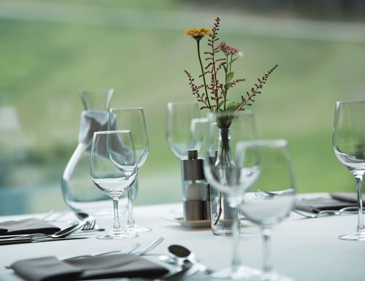 Gedeckter Tisch im Restaurant © Roland Wimmer