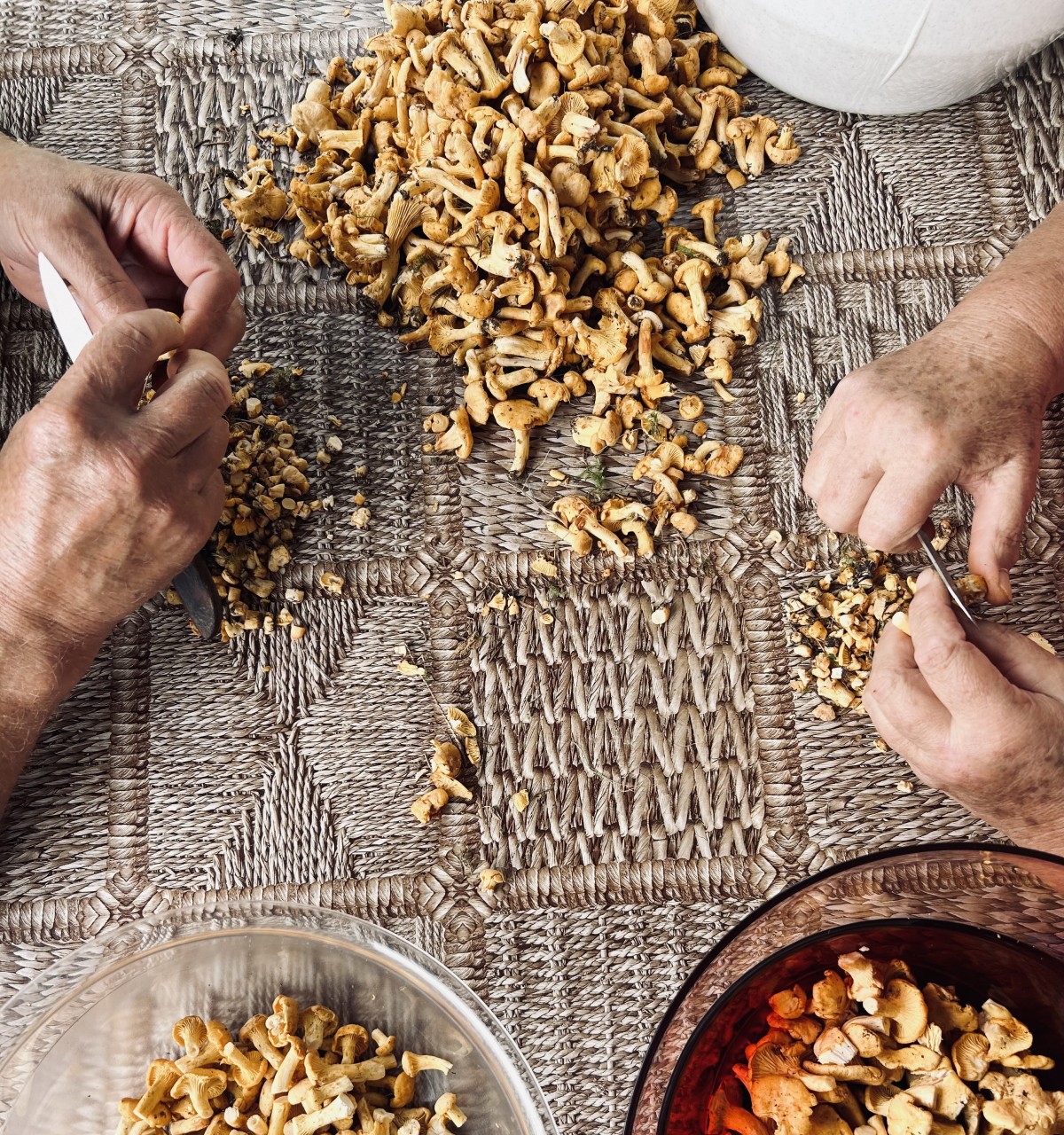 The chanterelles are then cleaned with a small knife, not washed.